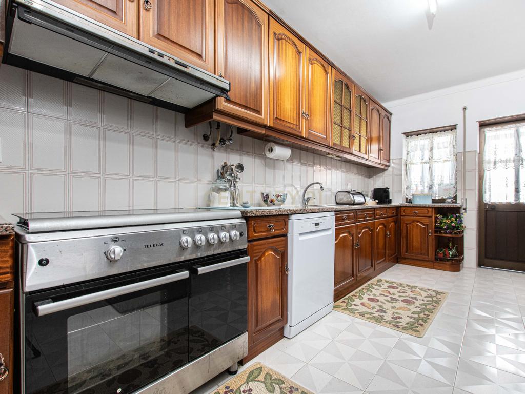Apartamento T3+1 Centro do Bombarral - Image 9