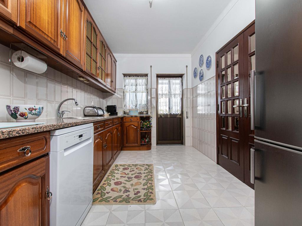 Apartamento T3+1 Centro do Bombarral - Image 10