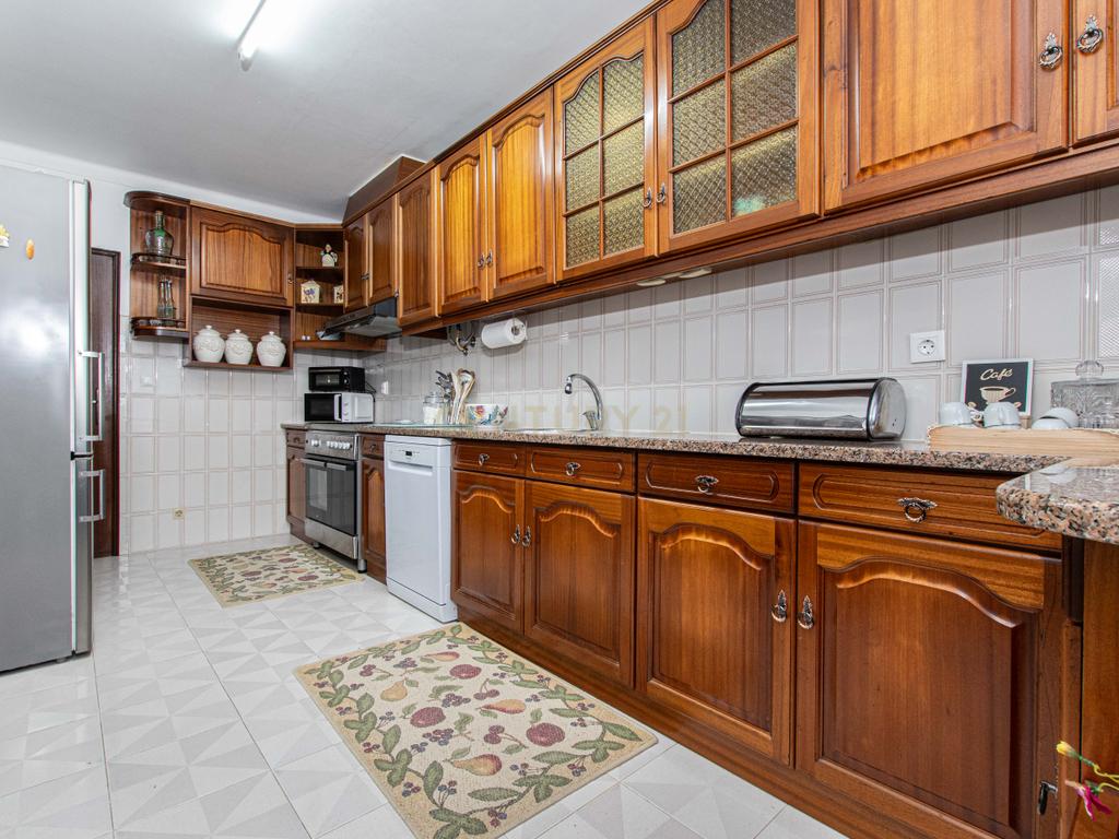 Apartamento T3+1 Centro do Bombarral - Image 11