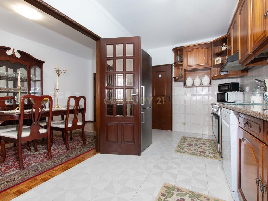 Apartamento T3+1 Centro do Bombarral - Image 14