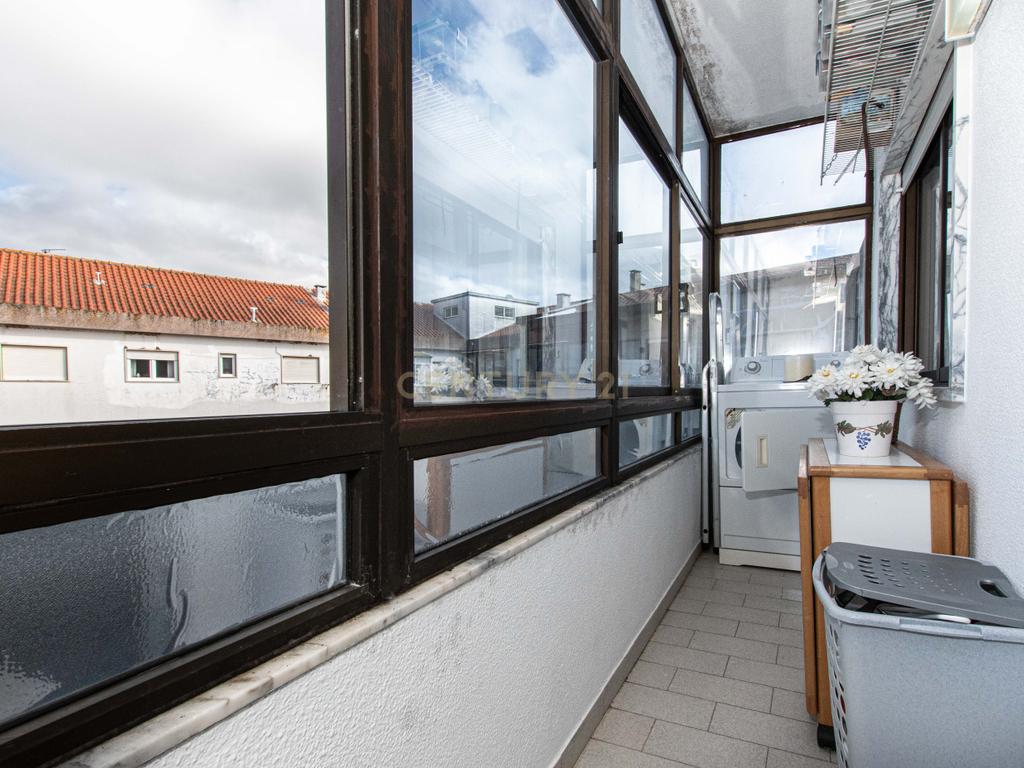 Apartamento T3+1 Centro do Bombarral - Image 12