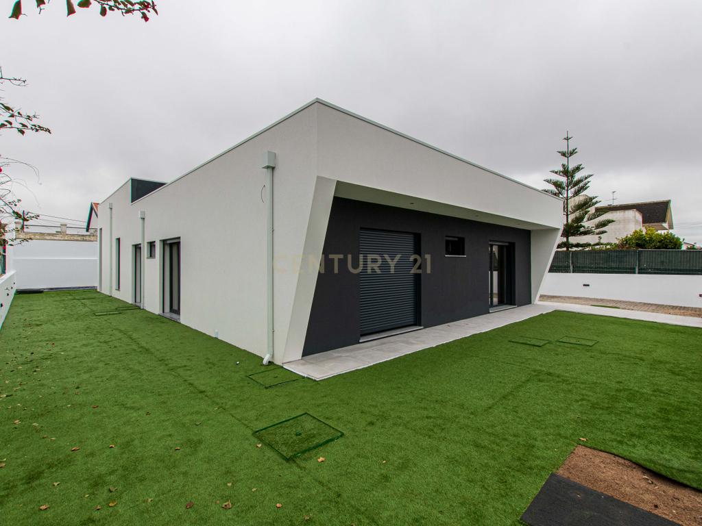 Moradia Premium T4 em Fernão Ferro – Luxo, Conforto e Exclusividade - Image 6