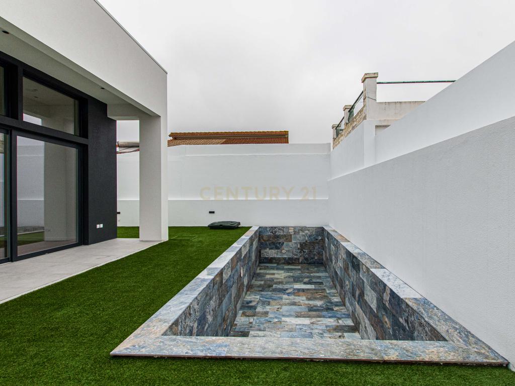 Moradia Premium T4 em Fernão Ferro – Luxo, Conforto e Exclusividade - Image 8