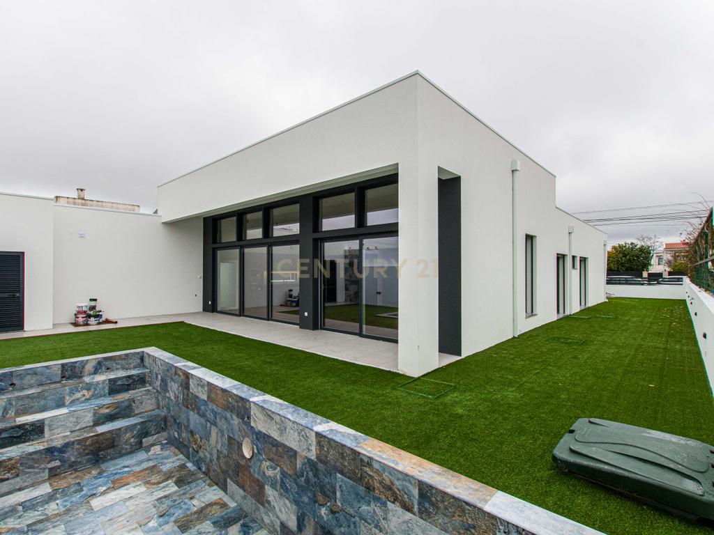 Moradia Premium T4 em Fernão Ferro – Luxo, Conforto e Exclusividade - Image 7