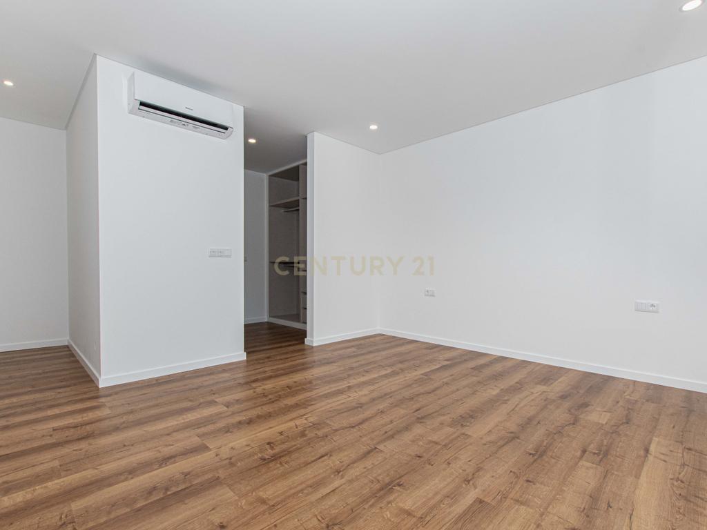 Moradia Premium T4 em Fernão Ferro – Luxo, Conforto e Exclusividade - Image 10