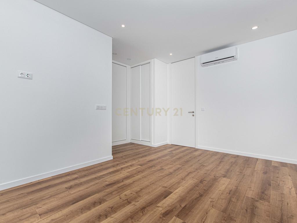 Moradia Premium T4 em Fernão Ferro – Luxo, Conforto e Exclusividade - Image 15