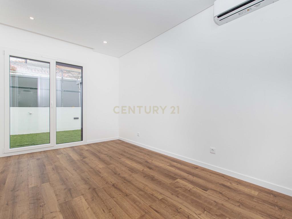 Moradia Premium T4 em Fernão Ferro – Luxo, Conforto e Exclusividade - Image 18