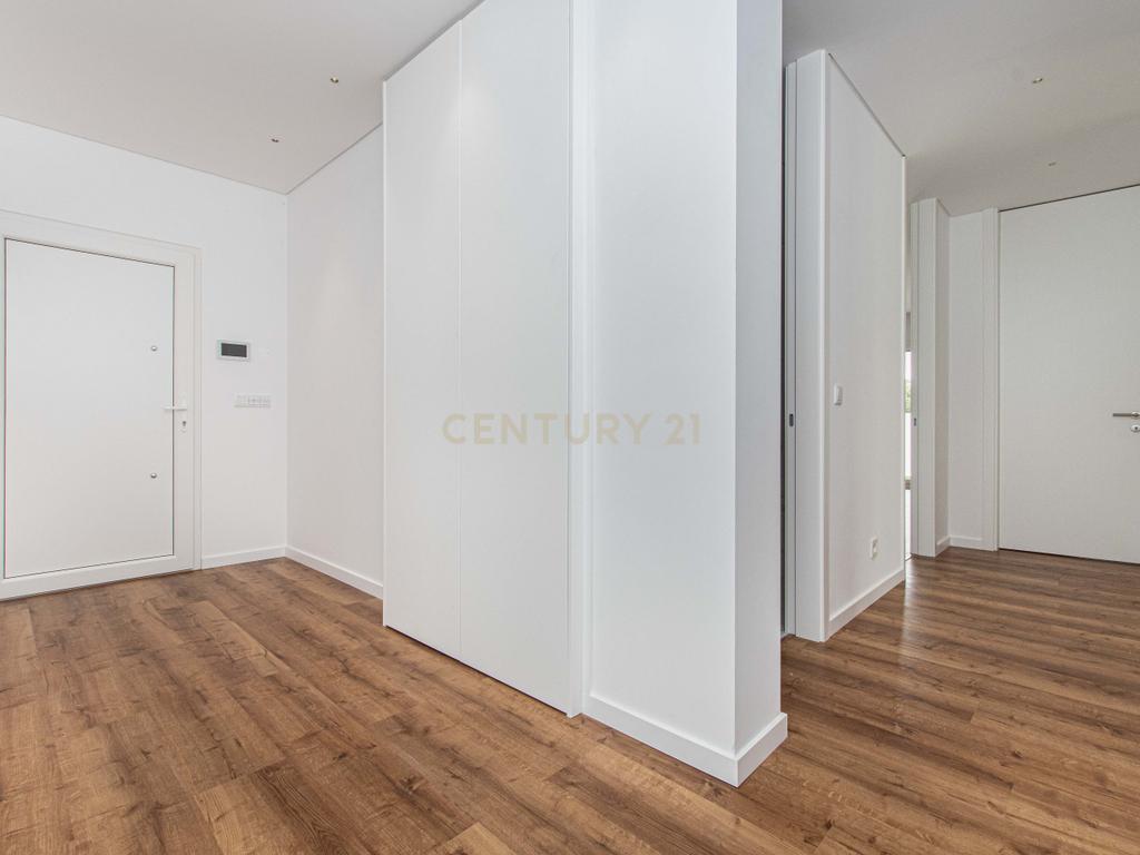 Moradia Premium T4 em Fernão Ferro – Luxo, Conforto e Exclusividade - Image 20
