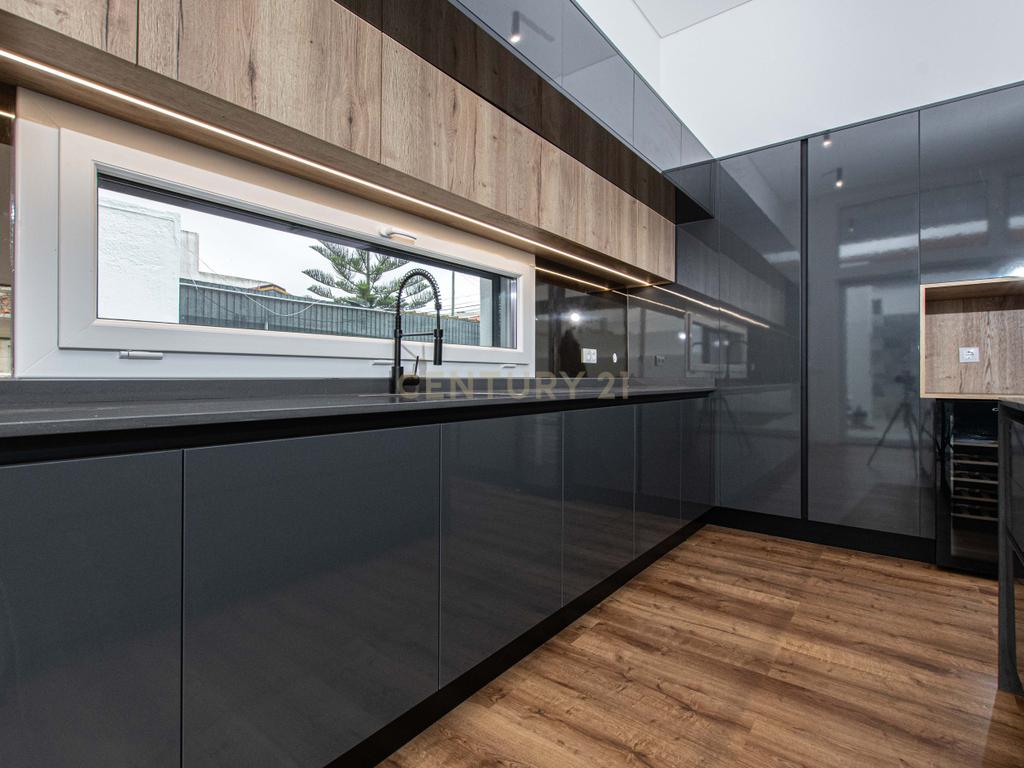 Moradia Premium T4 em Fernão Ferro – Luxo, Conforto e Exclusividade - Image 26