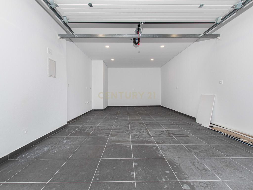 Moradia Premium T4 em Fernão Ferro – Luxo, Conforto e Exclusividade - Image 31
