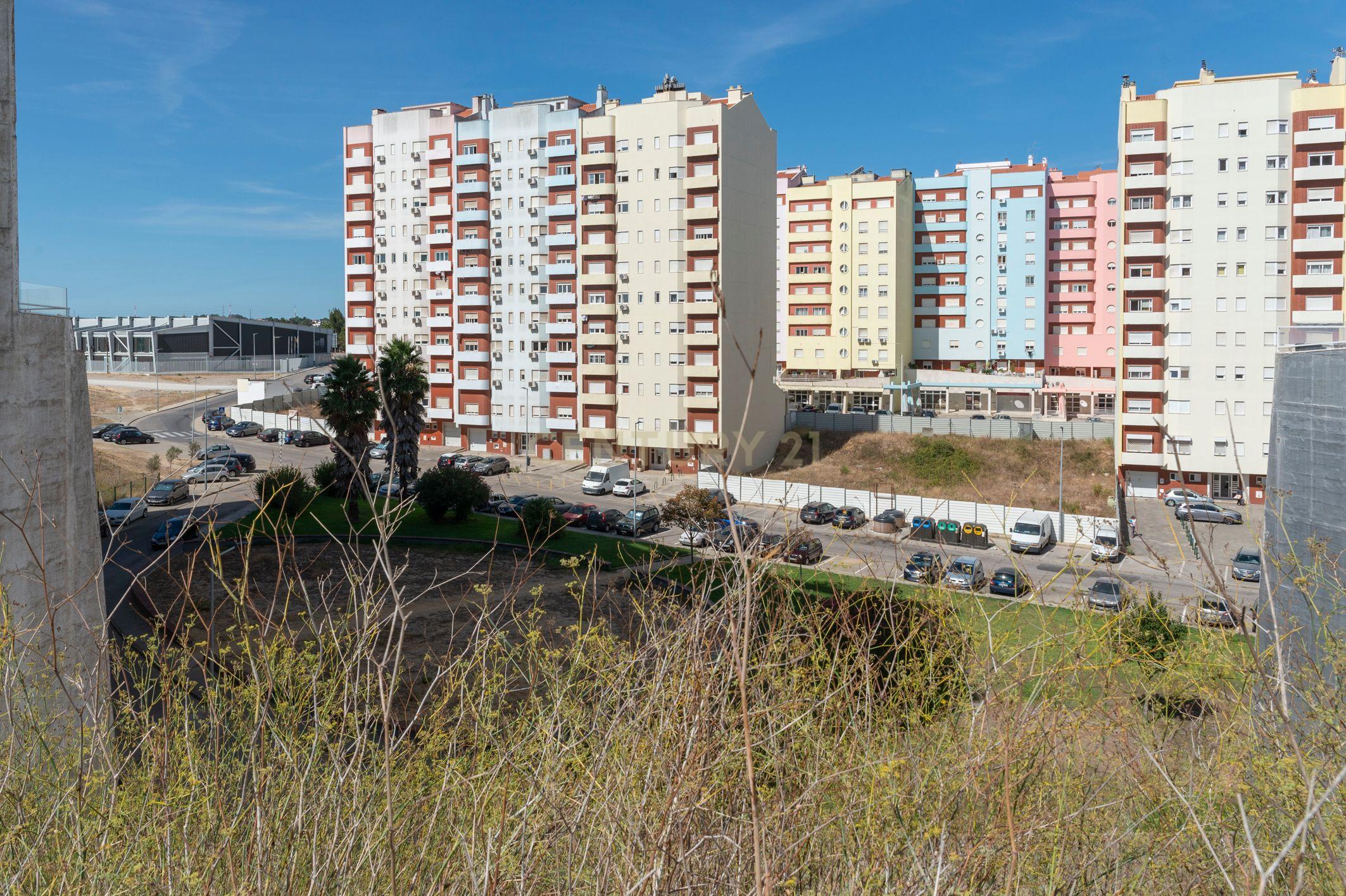 Terreno p/ prédio c/ 27 fogos, 3 comércios e cave em Santa Marta do Pinhal, Corroios. - Image 27