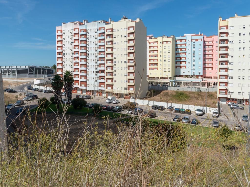 Terreno p/ prédio c/ 27 fogos, 3 comércios e cave em Santa Marta do Pinhal, Corroios. - Image 27