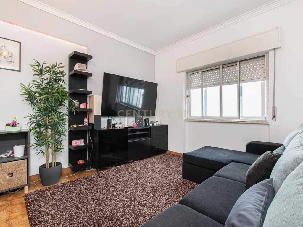 Apartamento T2+1 a 9 Minutos a pé da estação da Amadora - Image 1