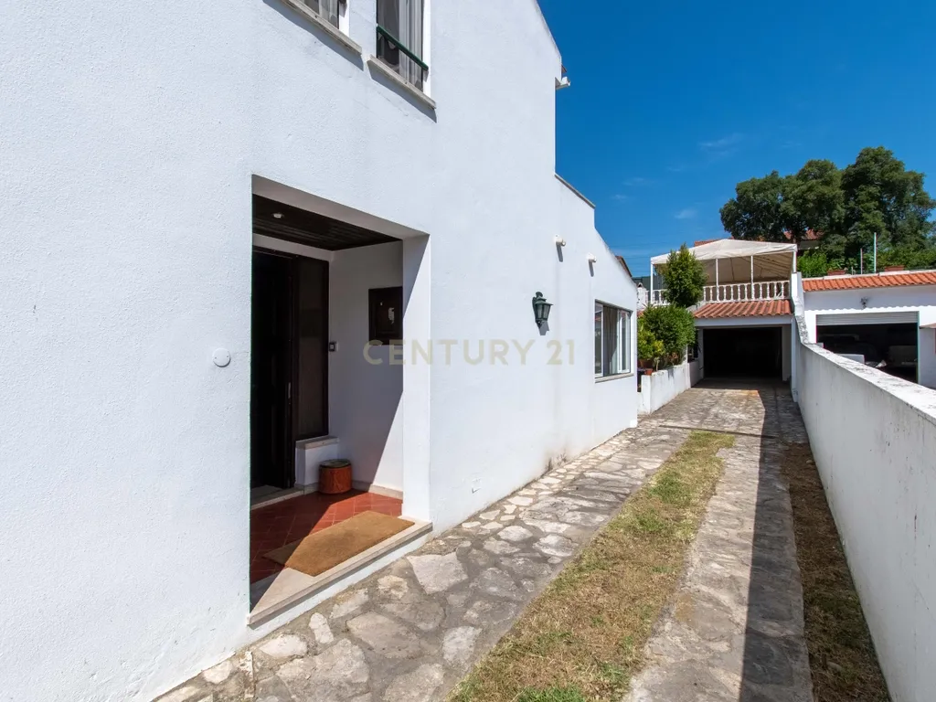 T4 +1 com jardim, piscina e garagem - Image 36