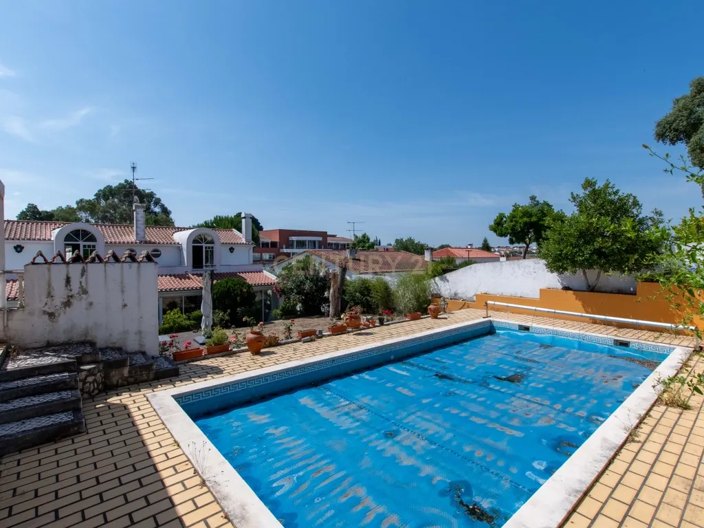 T4 +1 com jardim, piscina e garagem - Image 38