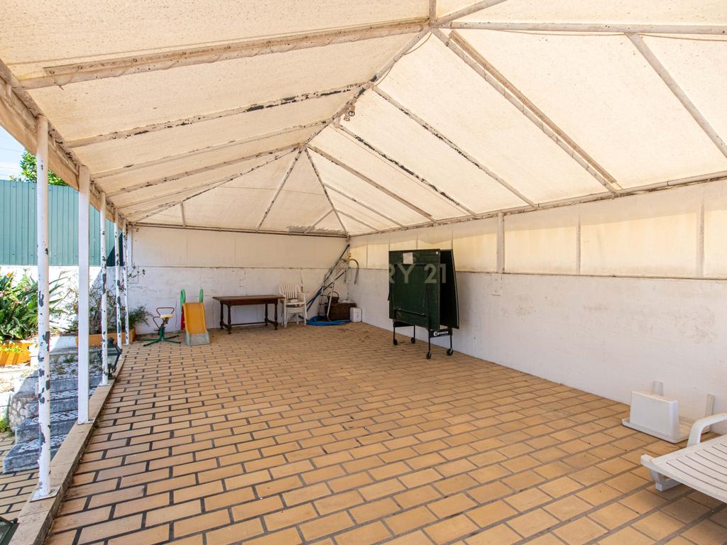 T4 +1 com jardim, piscina e garagem - Image 43
