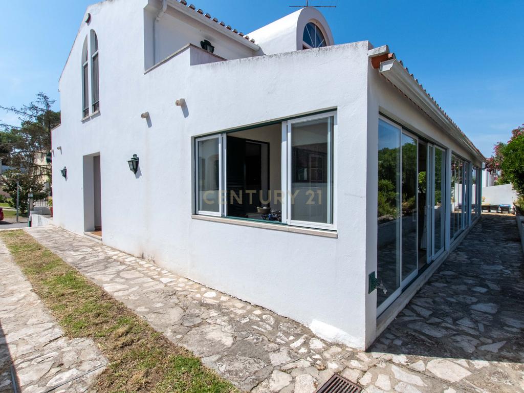 T4 +1 com jardim, piscina e garagem - Image 47