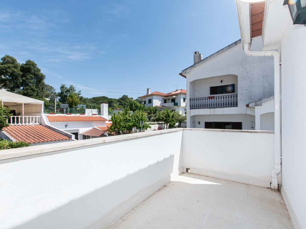 T4 +1 com jardim, piscina e garagem - Image 19
