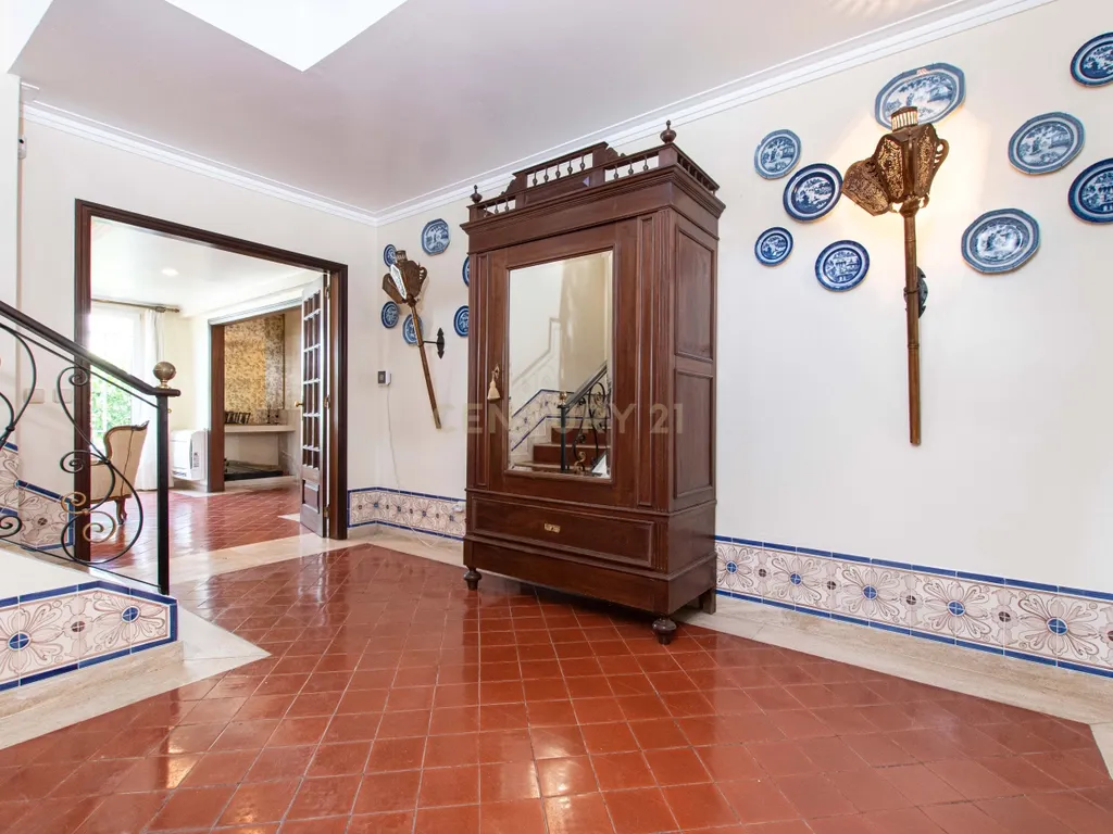 T4 +1 com jardim, piscina e garagem - Image 33