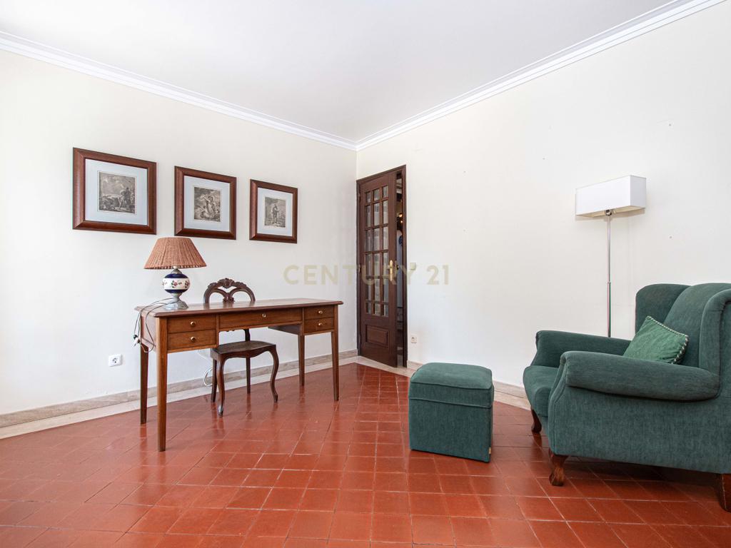 T4 +1 com jardim, piscina e garagem - Image 14