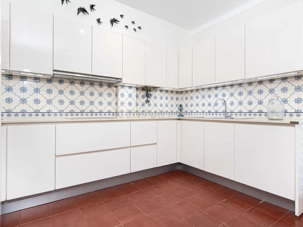 T4 +1 com jardim, piscina e garagem - Image 9