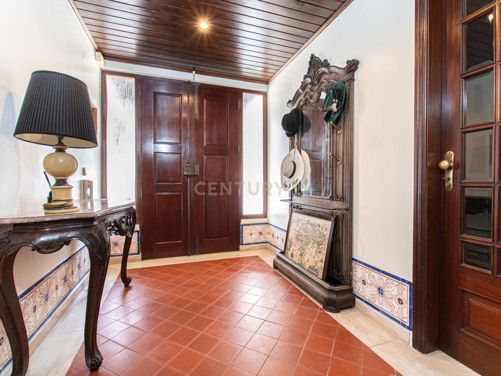T4 +1 com jardim, piscina e garagem - Image 32