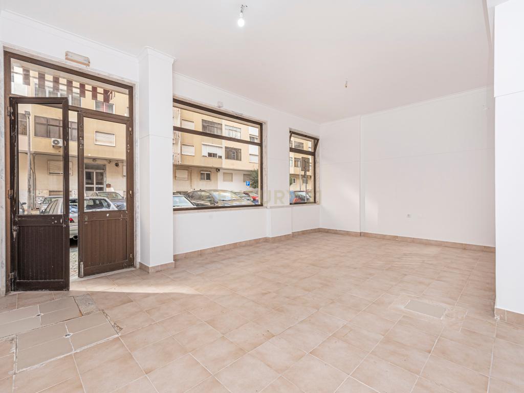 SUSPENSO Loja/Espaço Comercial/Escritório com 112 m2 na Quinta da Samaritana, em Belas, Queluz - Image 3