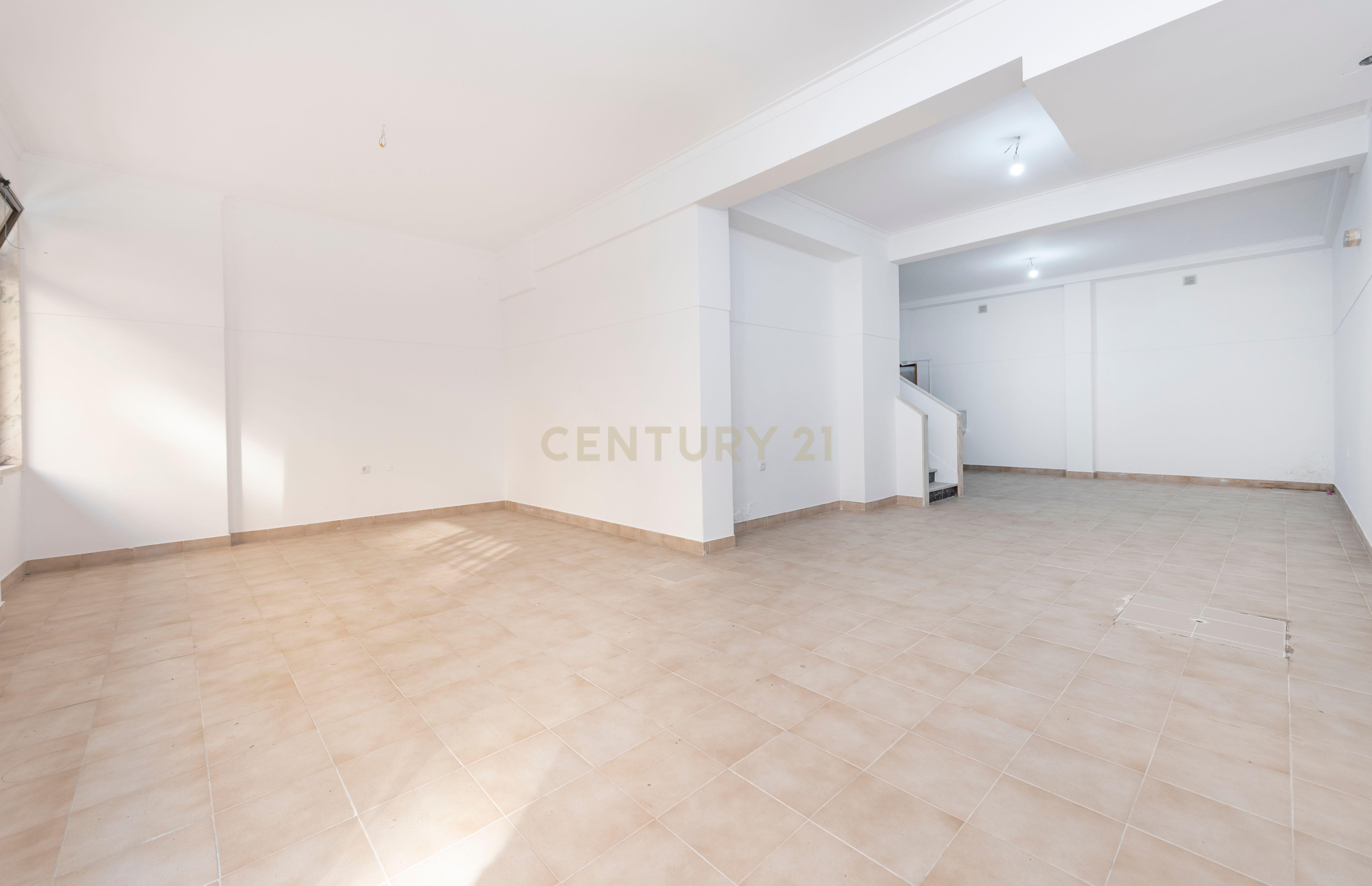 SUSPENSO Loja/Espaço Comercial/Escritório com 112 m2 na Quinta da Samaritana, em Belas, Queluz - Image 4
