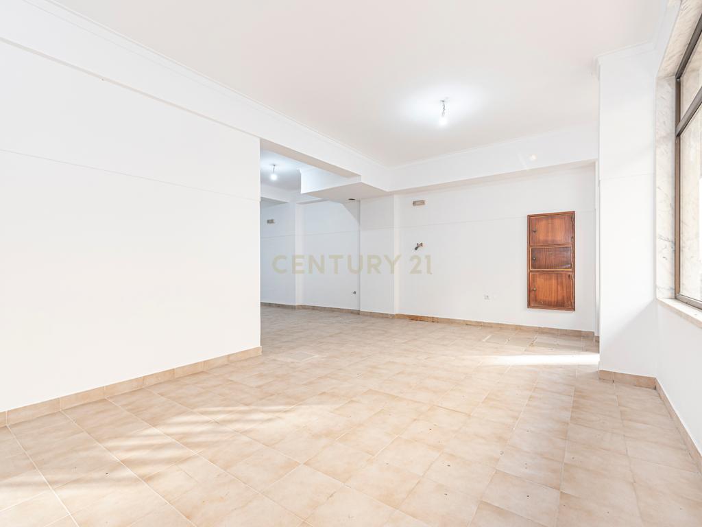 SUSPENSO Loja/Espaço Comercial/Escritório com 112 m2 na Quinta da Samaritana, em Belas, Queluz - Image 1