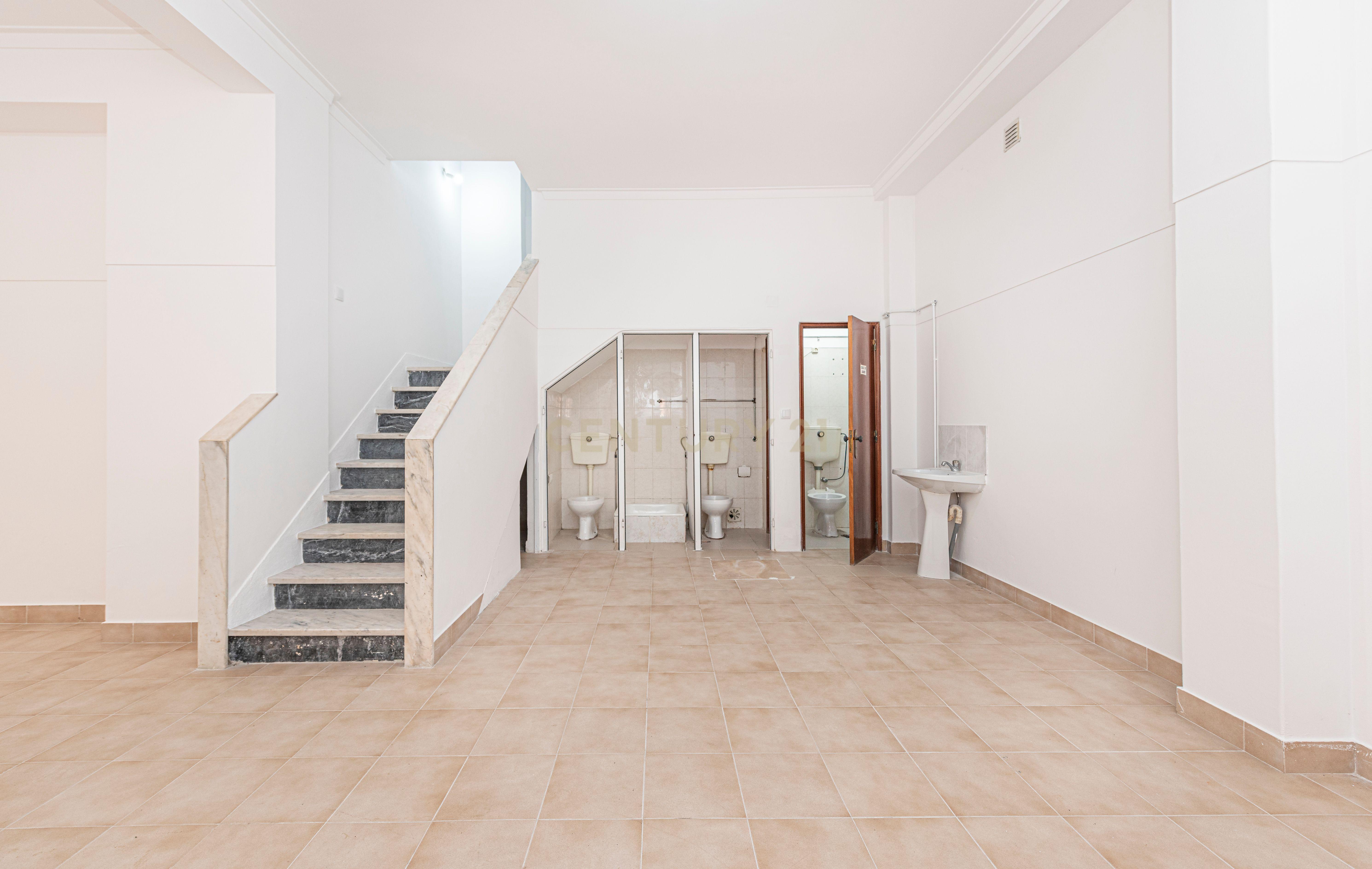 SUSPENSO Loja/Espaço Comercial/Escritório com 112 m2 na Quinta da Samaritana, em Belas, Queluz - Image 8