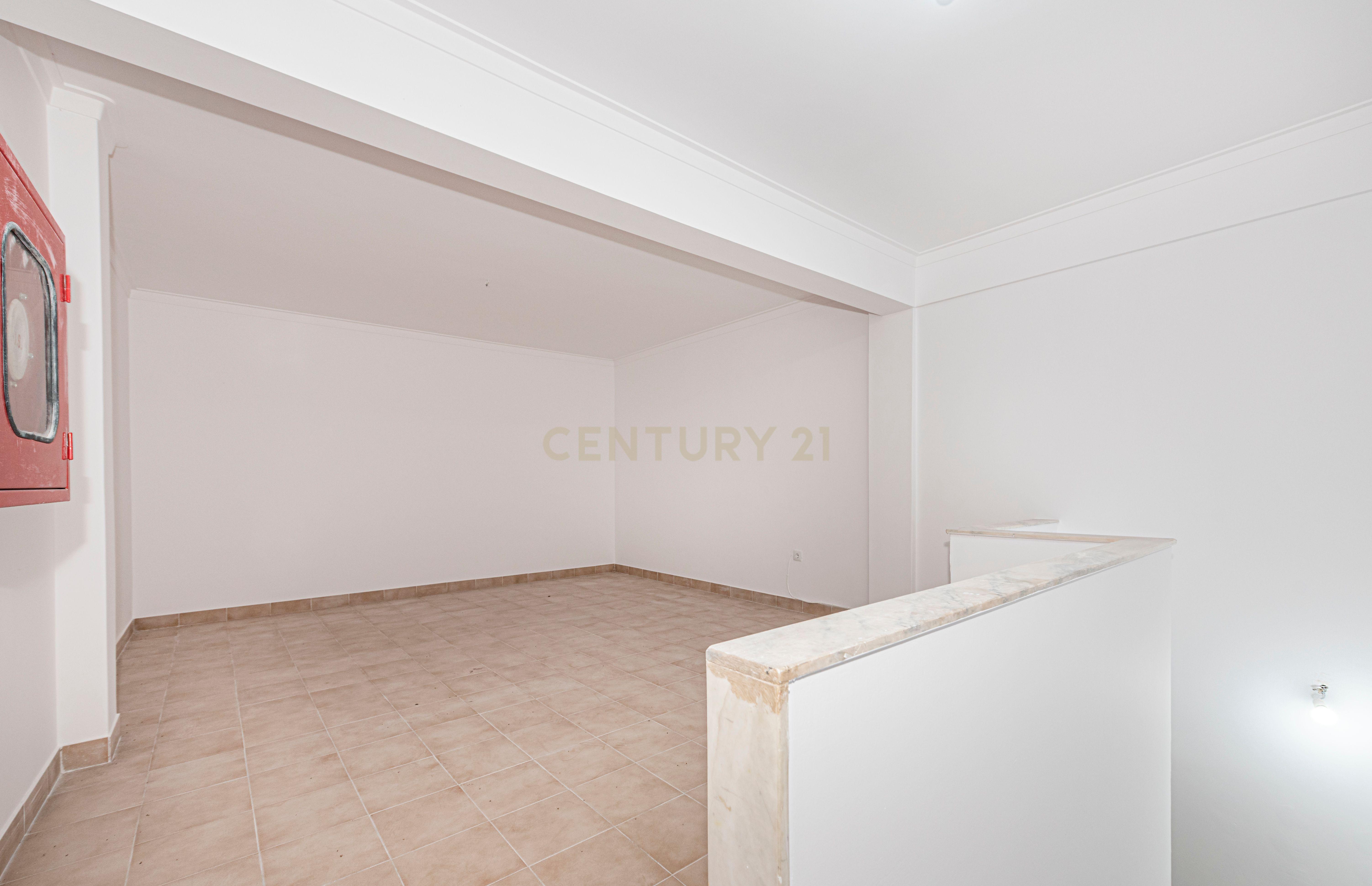 SUSPENSO Loja/Espaço Comercial/Escritório com 112 m2 na Quinta da Samaritana, em Belas, Queluz - Image 10