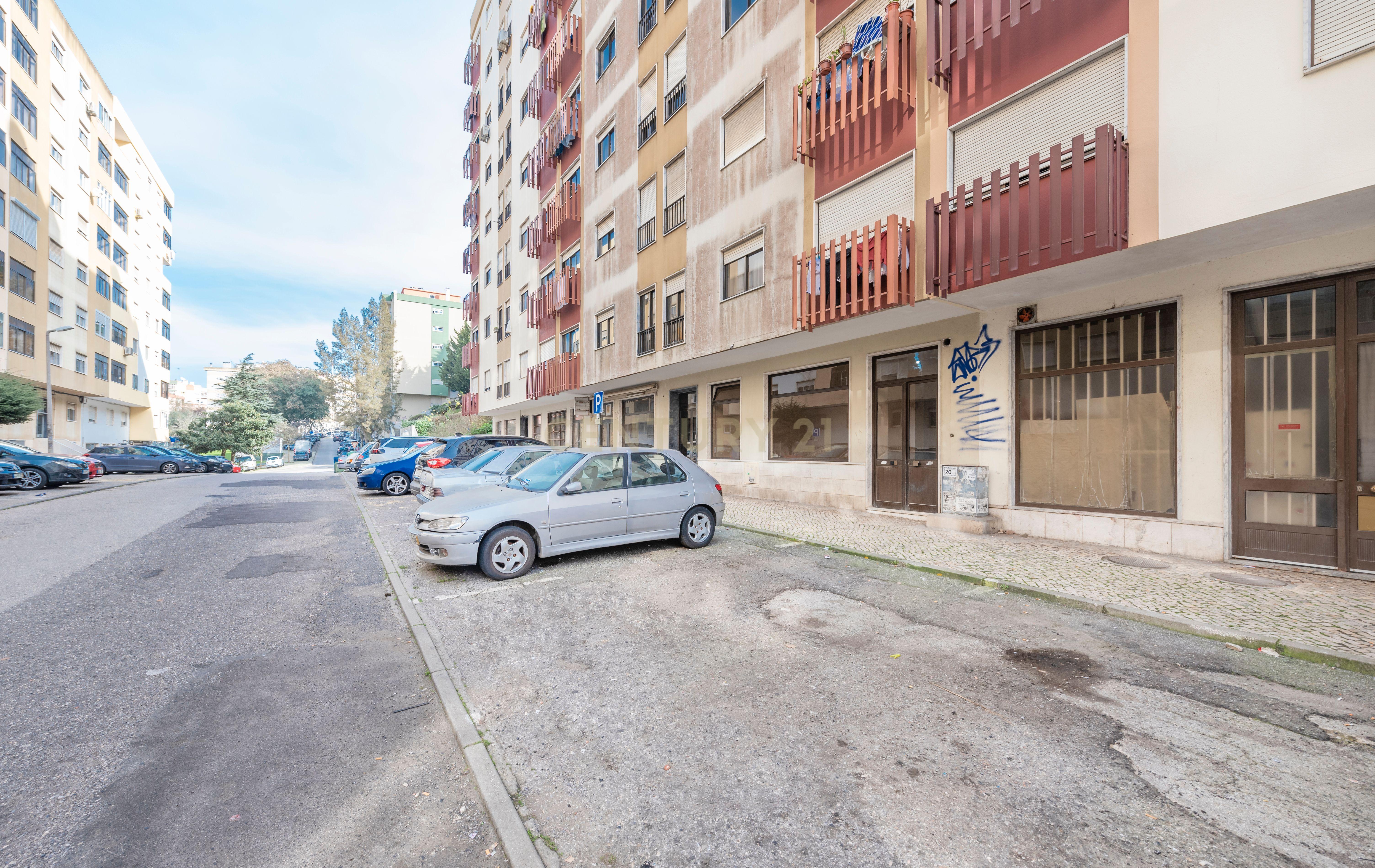 SUSPENSO Loja/Espaço Comercial/Escritório com 112 m2 na Quinta da Samaritana, em Belas, Queluz - Image 39