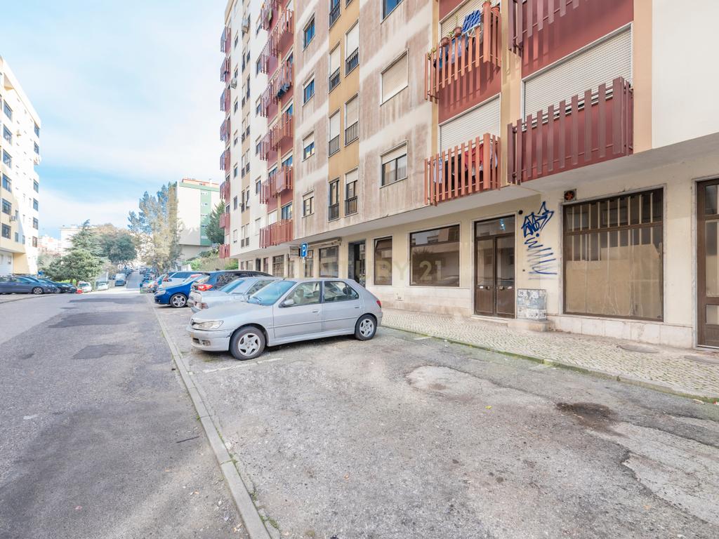 SUSPENSO Loja/Espaço Comercial/Escritório com 112 m2 na Quinta da Samaritana, em Belas, Queluz - Image 39