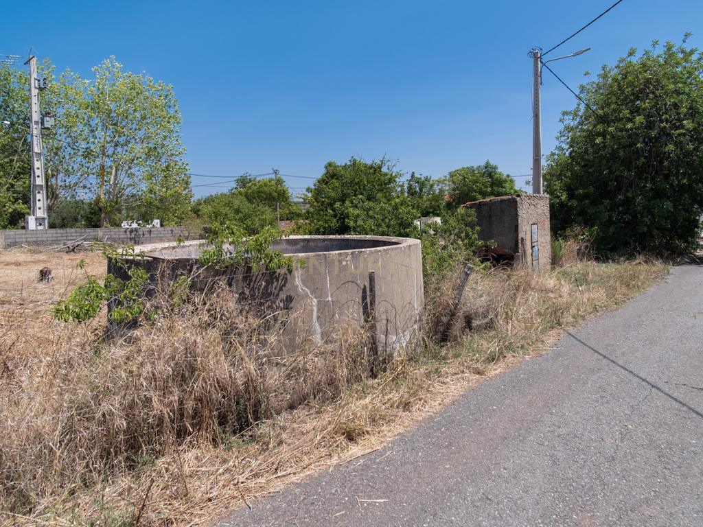 Moradia com terreno rústico em Benafim, para renovar - Image 6