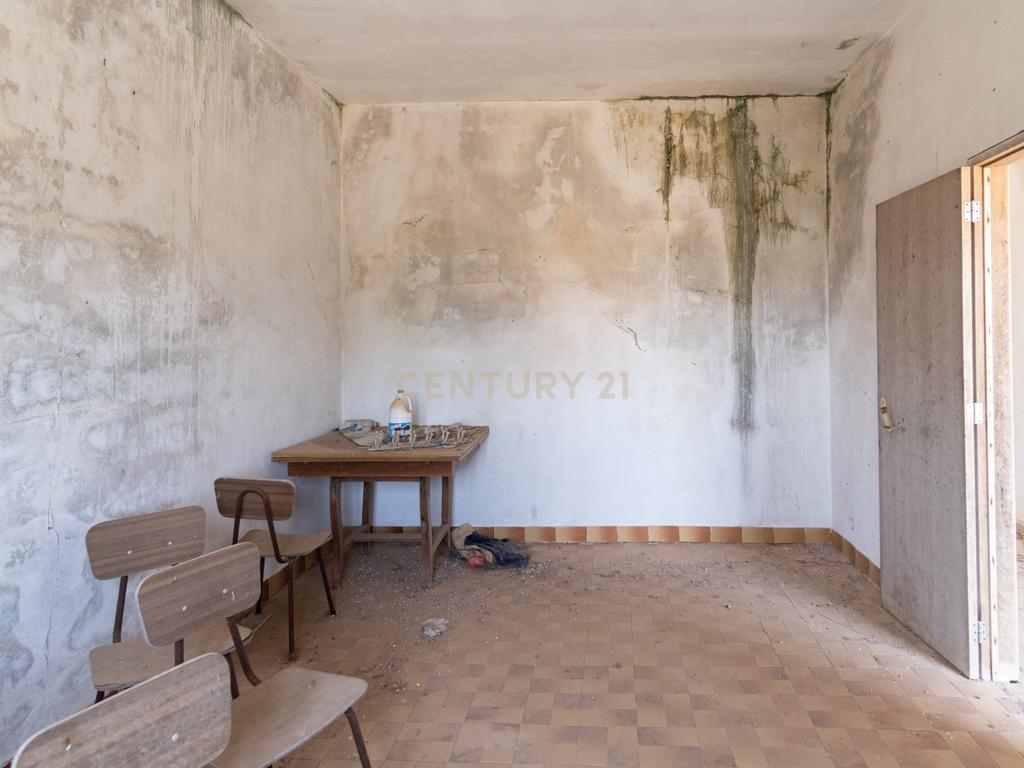 Moradia com terreno rústico em Benafim, para renovar - Image 10