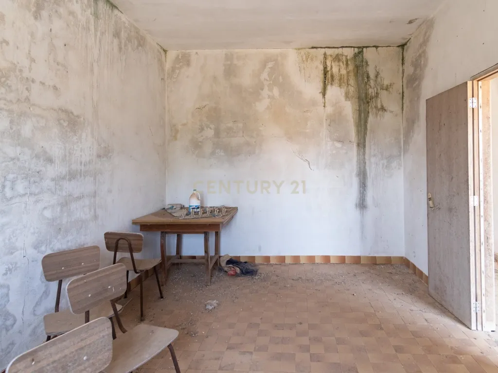 Moradia com terreno rústico em Benafim, para renovar - Image 10
