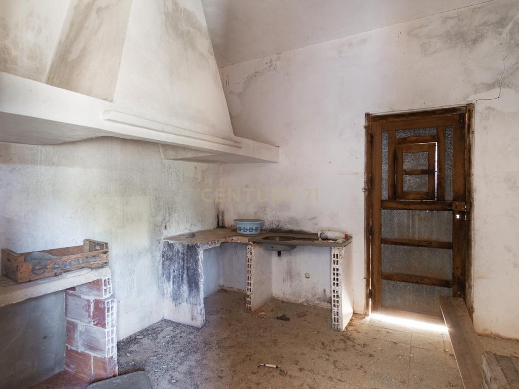 Moradia com terreno rústico em Benafim, para renovar - Image 9