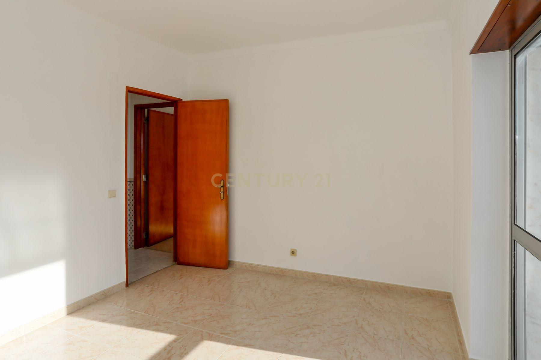 Apartamento T3 em prédio com elevador - Image 27