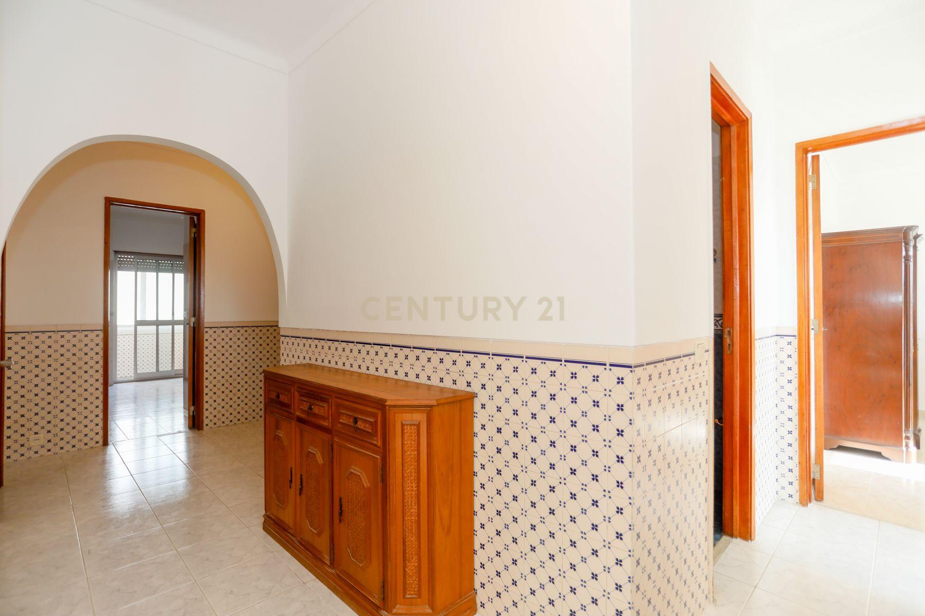 Apartamento T3 em prédio com elevador - Image 23