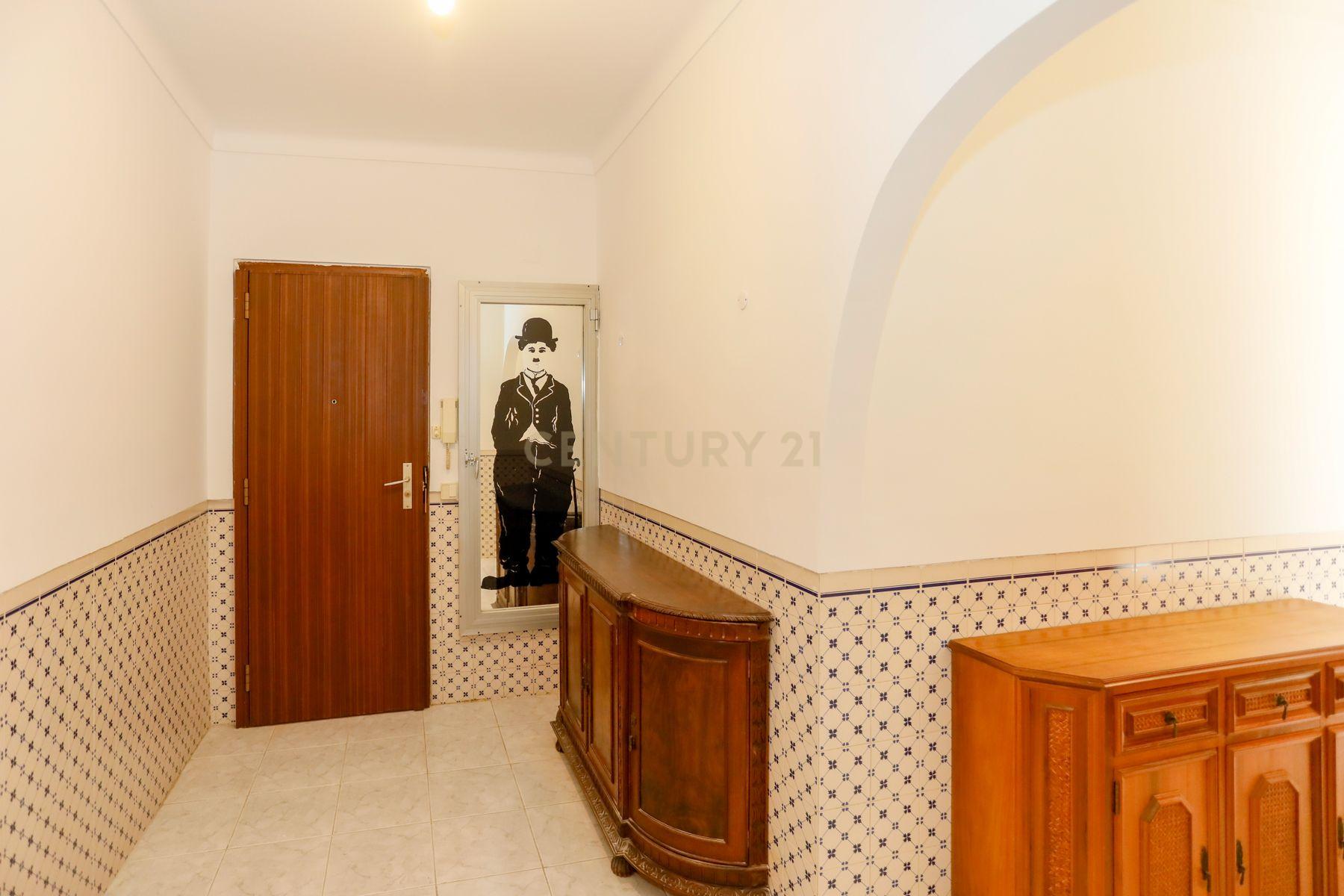 Apartamento T3 em prédio com elevador - Image 2