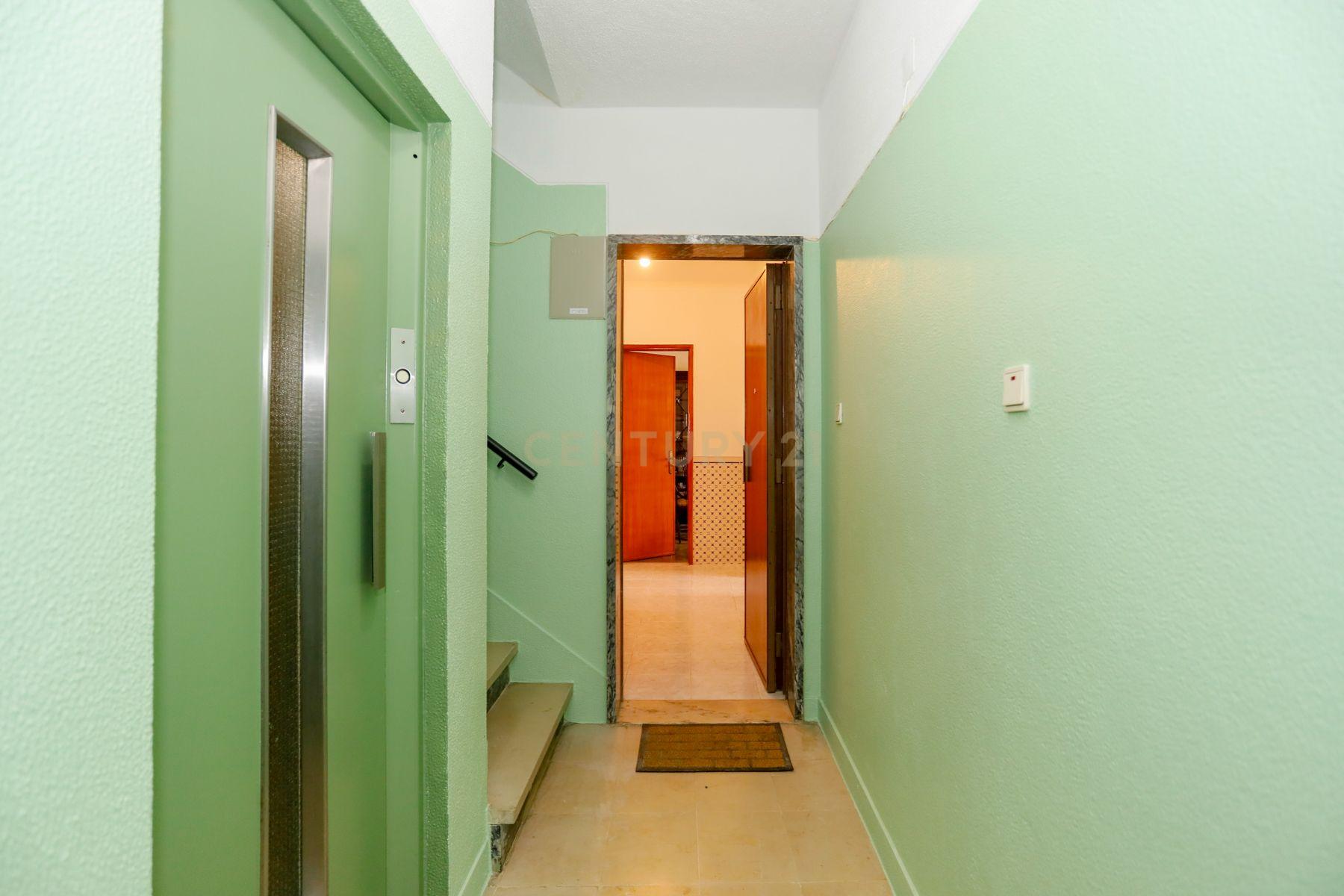 Apartamento T3 em prédio com elevador - Image 38