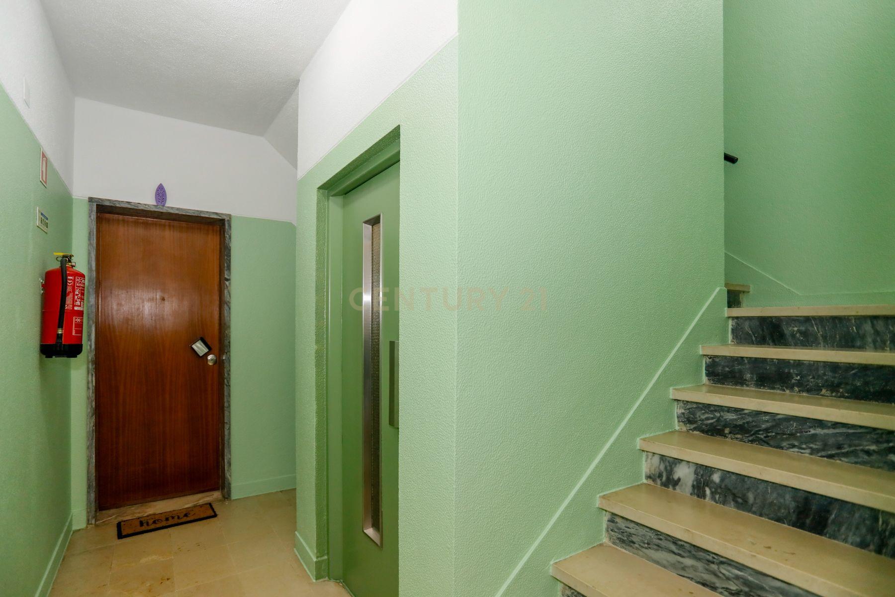 Apartamento T3 em prédio com elevador - Image 39