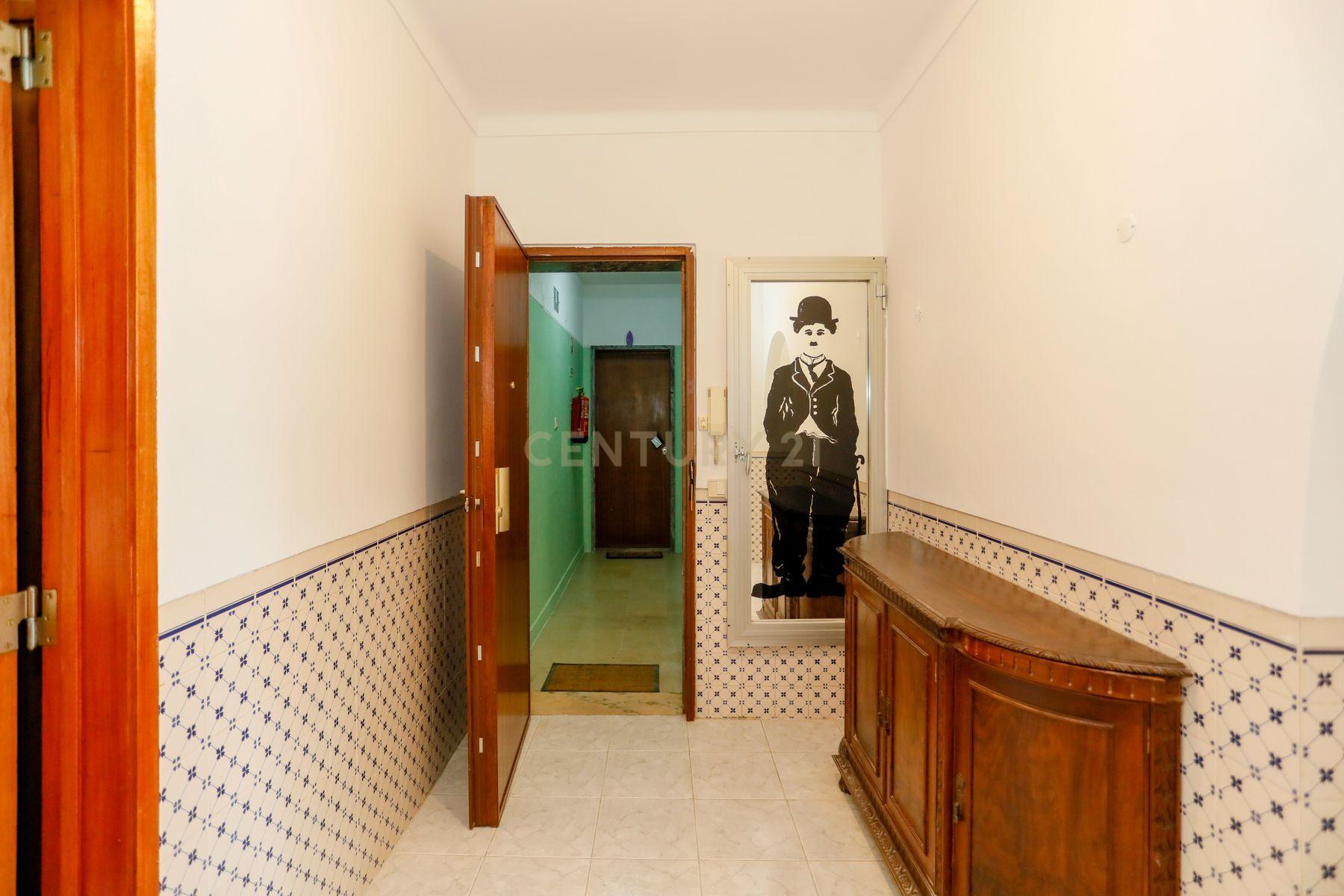 Apartamento T3 em prédio com elevador - Image 5