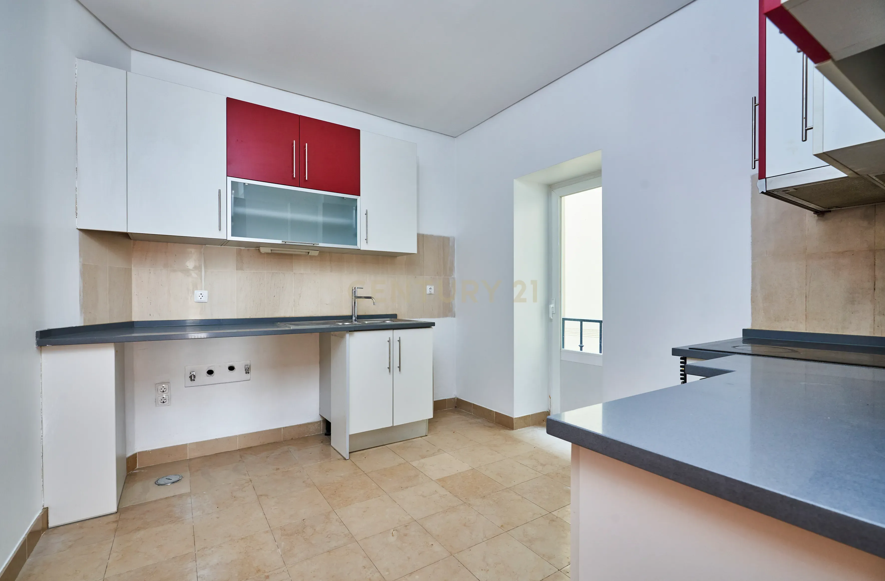 ESPAÇOSO APARTAMENTO T3 EM FRENTE A AV. ALMIRANTE REIS - Image 7