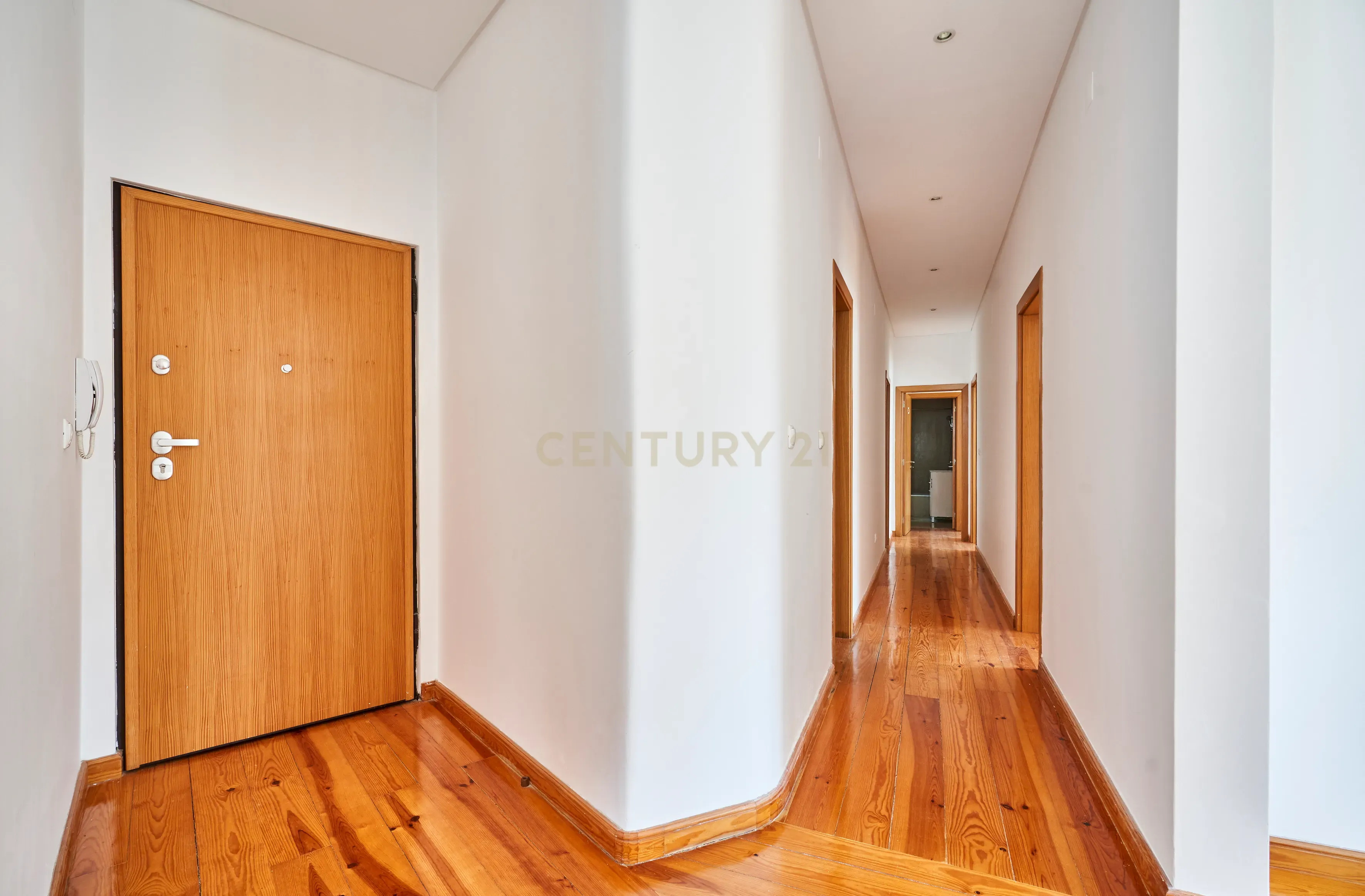 ESPAÇOSO APARTAMENTO T3 EM FRENTE A AV. ALMIRANTE REIS - Image 5