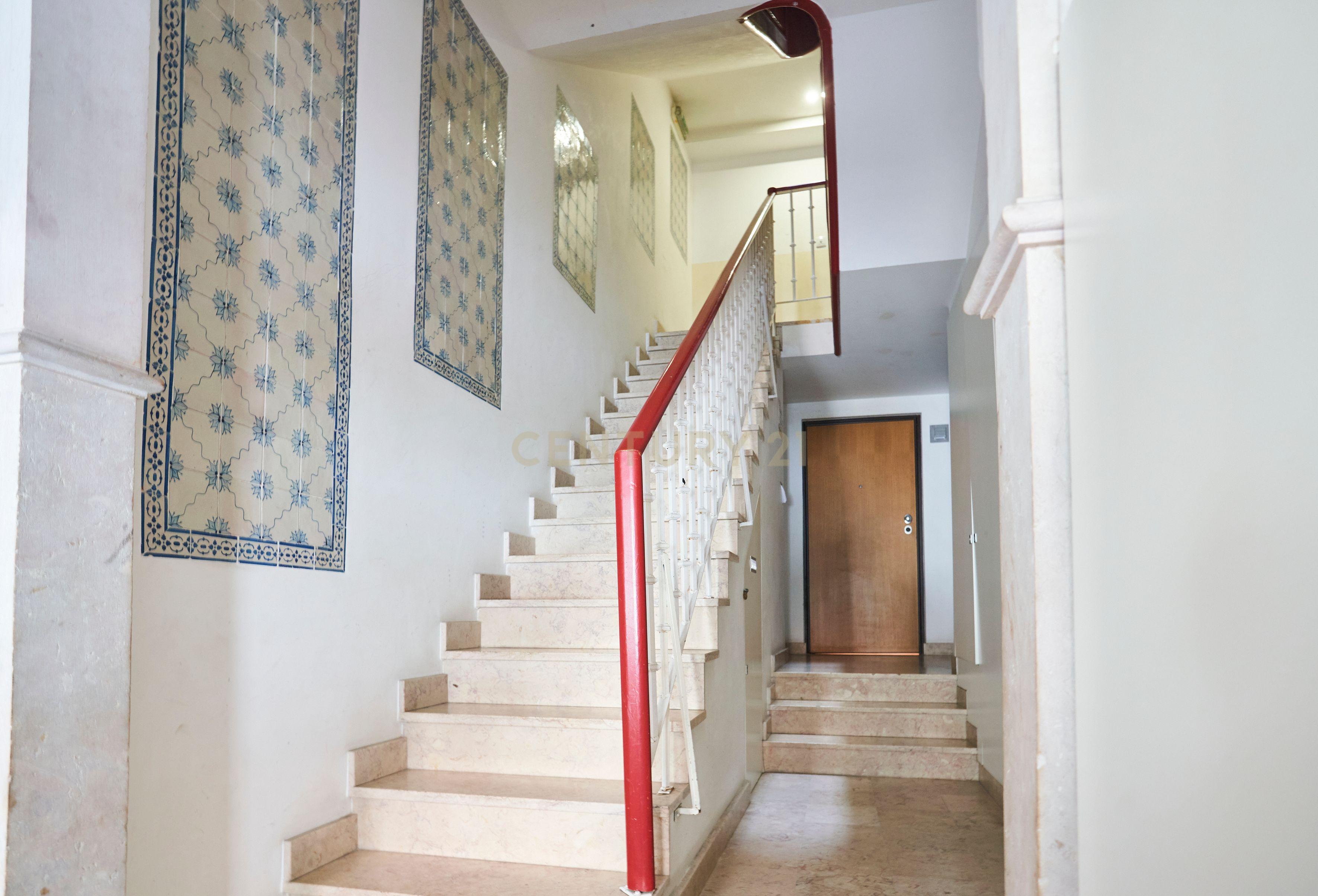ESPAÇOSO APARTAMENTO T3 EM FRENTE A AV. ALMIRANTE REIS - Image 18