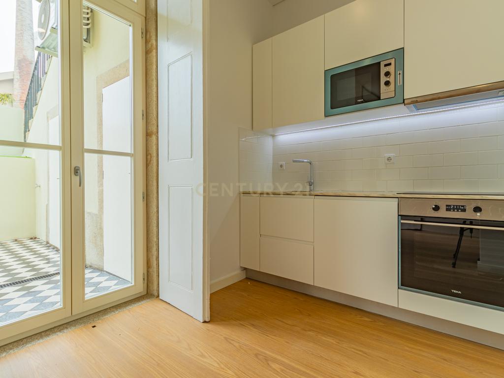 Apartamento T0 + 1 com Terraço | Bonjardim | Porto - Image 1