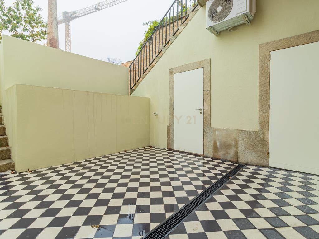 Apartamento T0 + 1 com Terraço | Bonjardim | Porto - Image 10