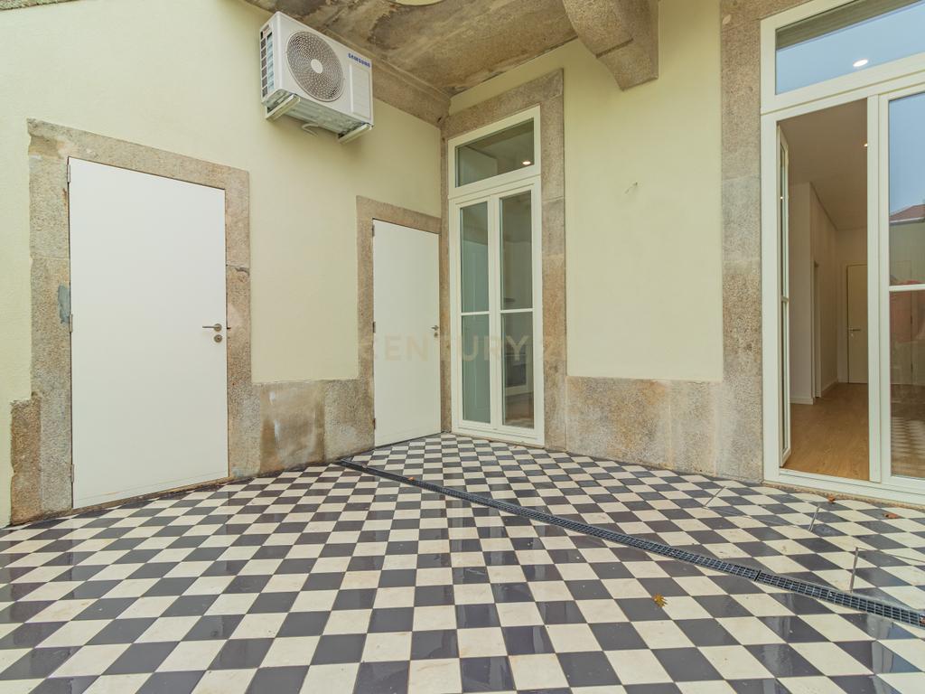 Apartamento T0 + 1 com Terraço | Bonjardim | Porto - Image 11
