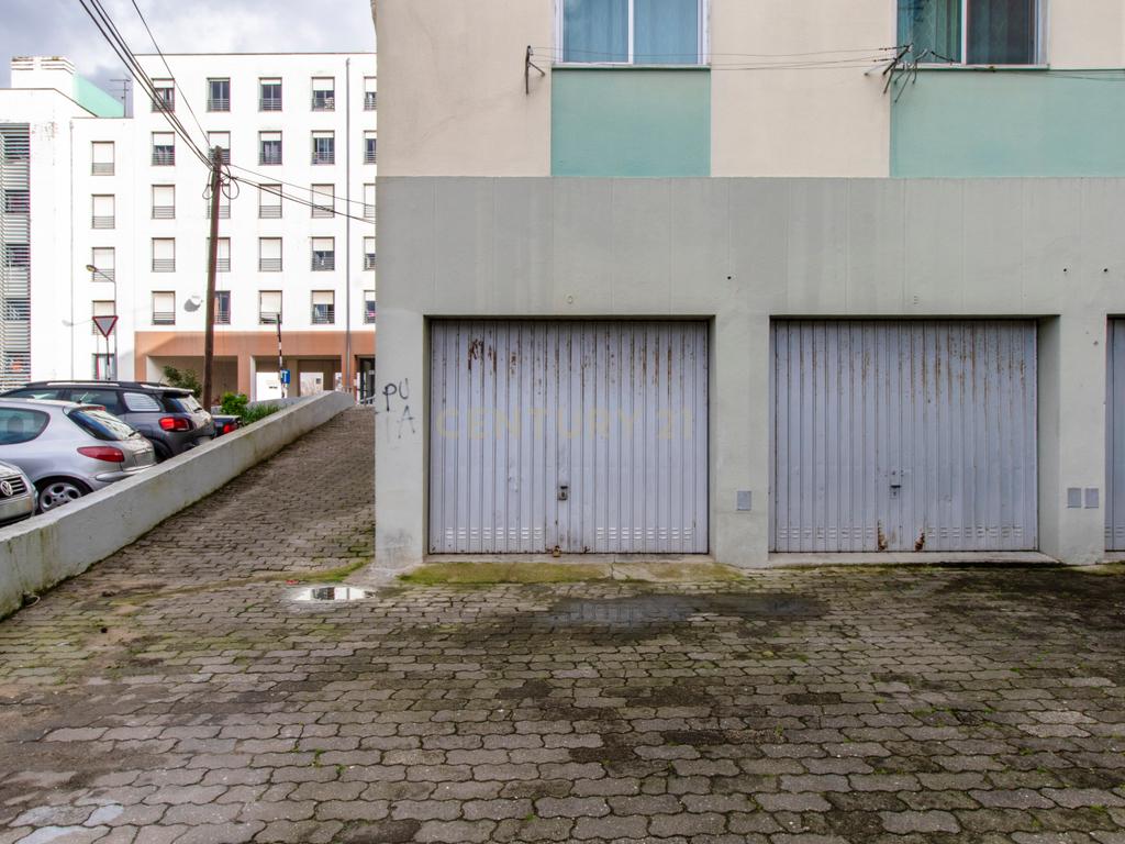 Apartamento T3 com garagem no Feijó - Image 31